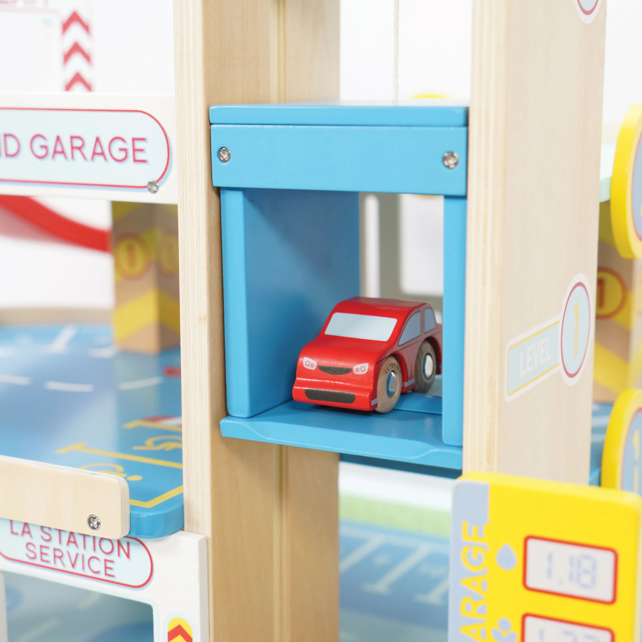 Car and Garage Play Set - Image 3
