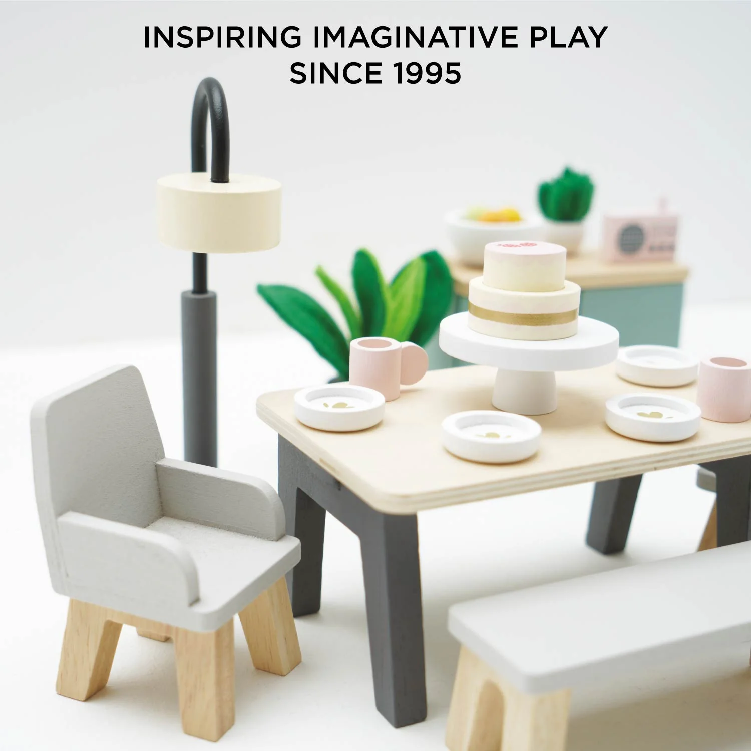 Wooden Dolls House Dining Room Furniture - Image 5