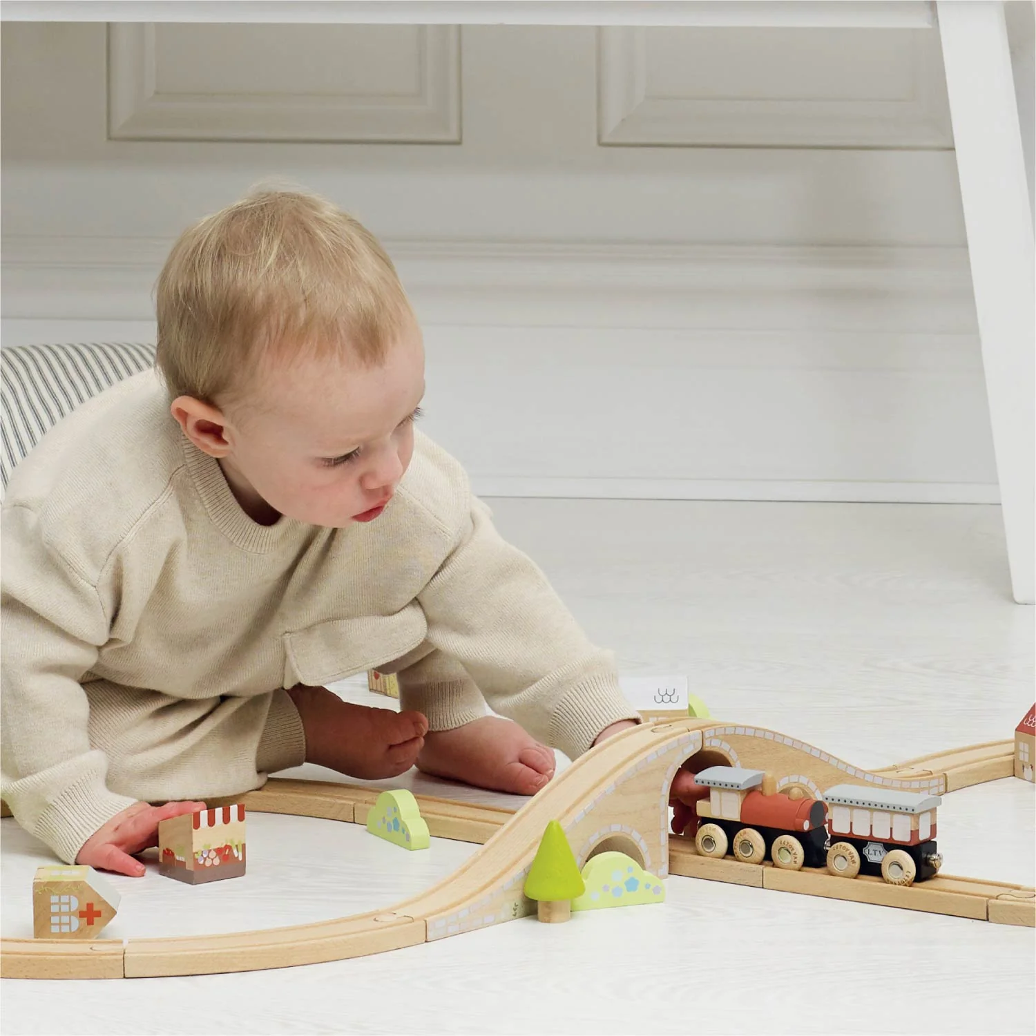 Figure of 8 Train Set - Image 5