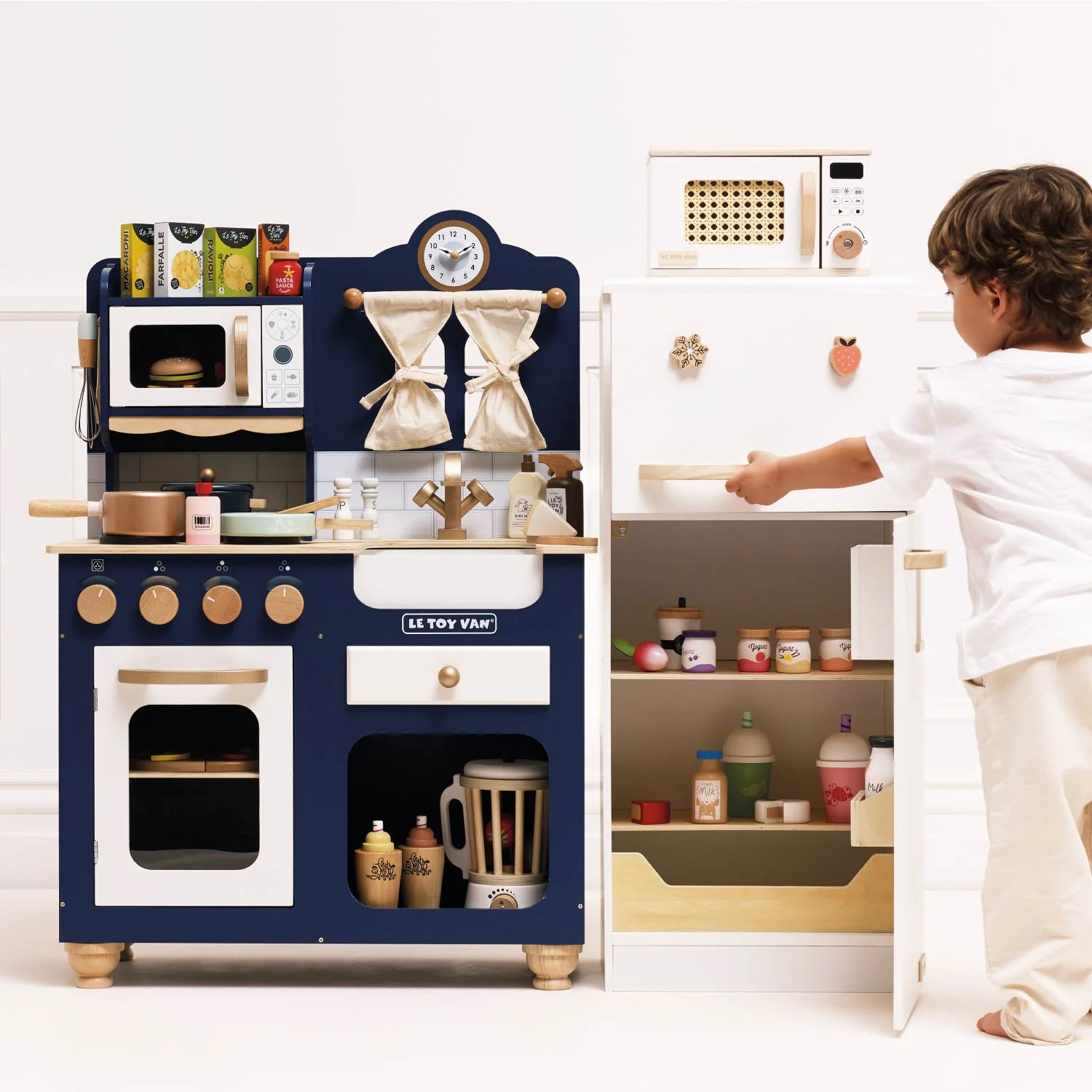 Kitchen Freestanding Fridge Freezer - Image 8